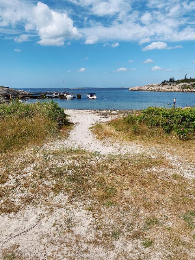Guesthouse, Not Even A Minute Walk To The Ocean Kullavik